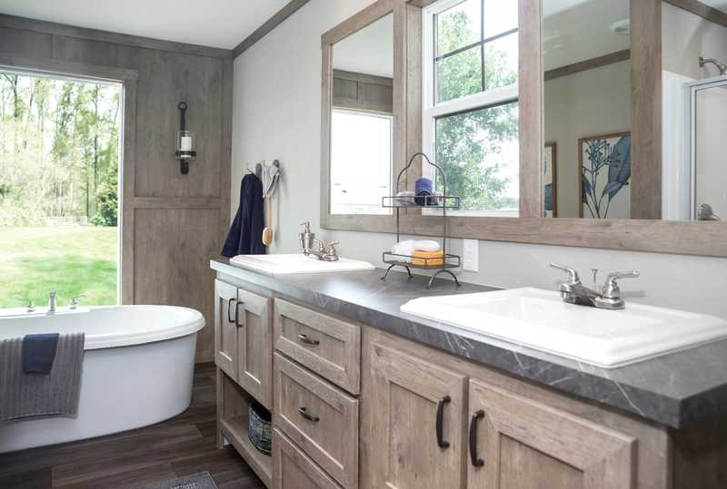 Picture of two sinks in The Aimee bathroom